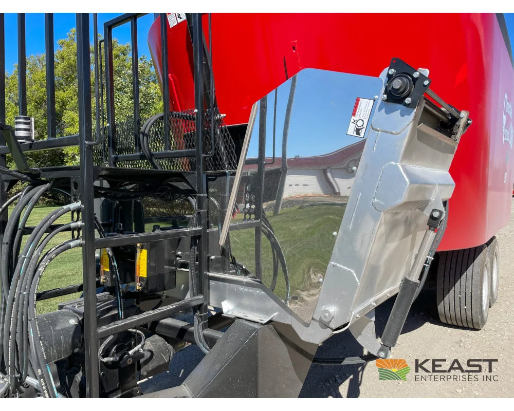 Cloverdale 900T Feed Wagon 900 cu ft Twin Auger 640XL Scale Feed Wagons