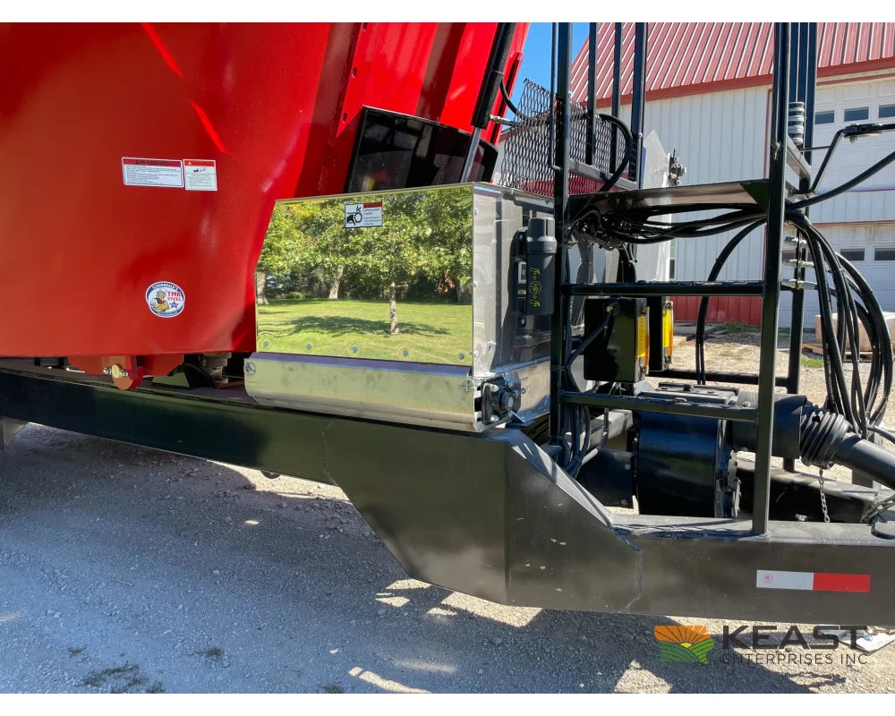 Cloverdale 900T Feed Wagon 900 cu ft Twin Auger 640XL Scale Feed Wagons