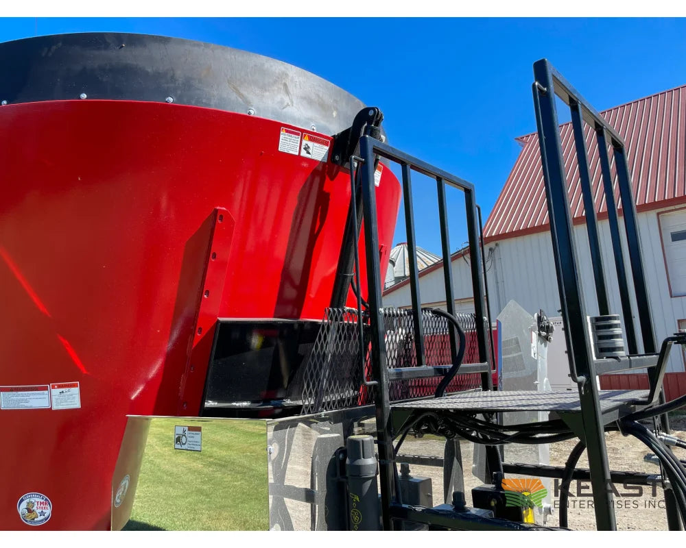 Cloverdale 900T Feed Wagon 900 cu ft Twin Auger 640XL Scale Feed Wagons