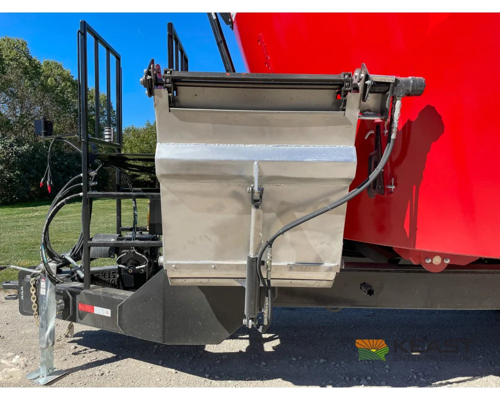 Cloverdale 900T Feed Wagon 900 cu ft Twin Auger 640XL Scale Feed Wagons