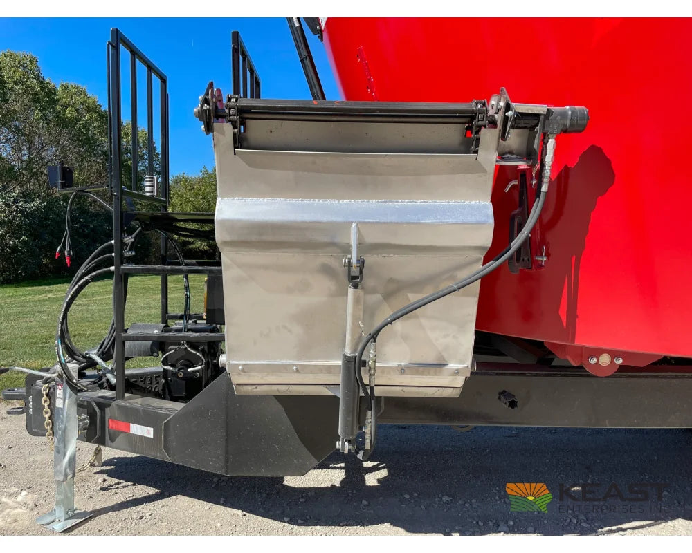 Cloverdale 900T Feed Wagon 900 cu ft Twin Auger 640XL Scale Feed Wagons