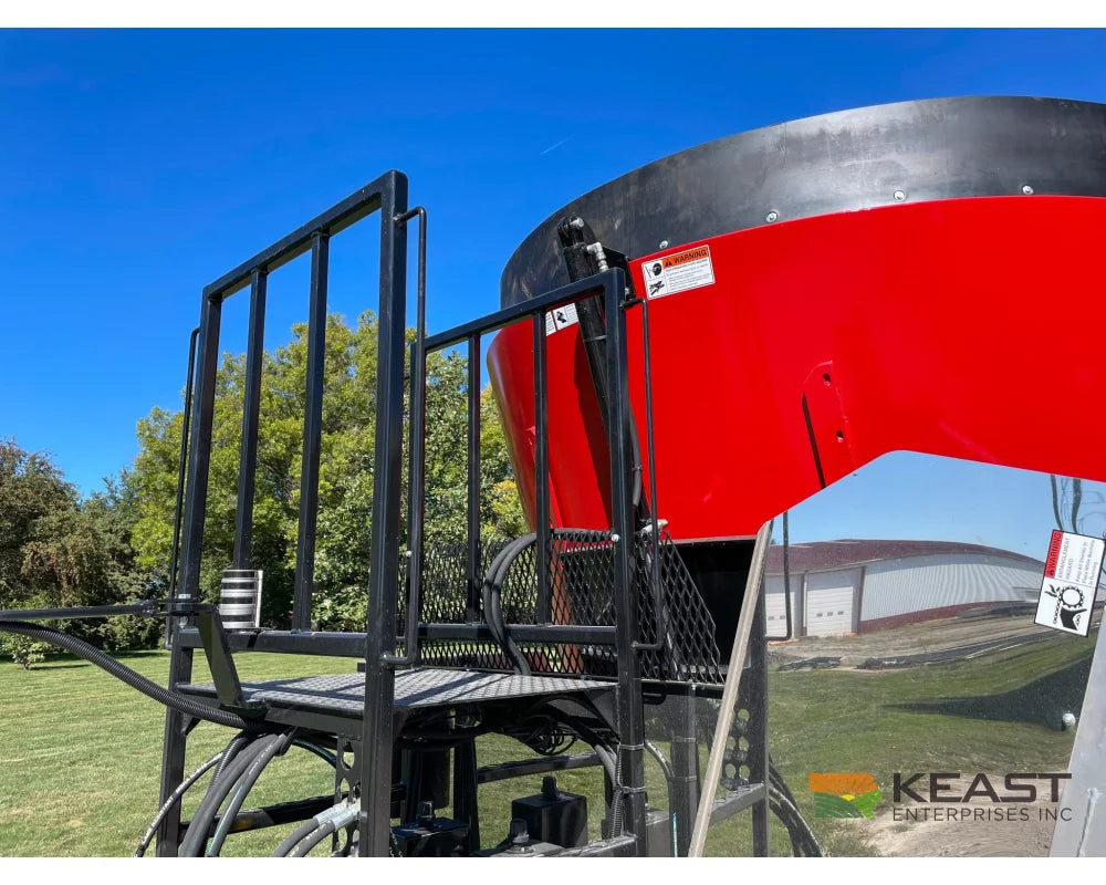 Cloverdale 900T Feed Wagon 900 cu ft Twin Auger 640XL Scale Feed Wagons