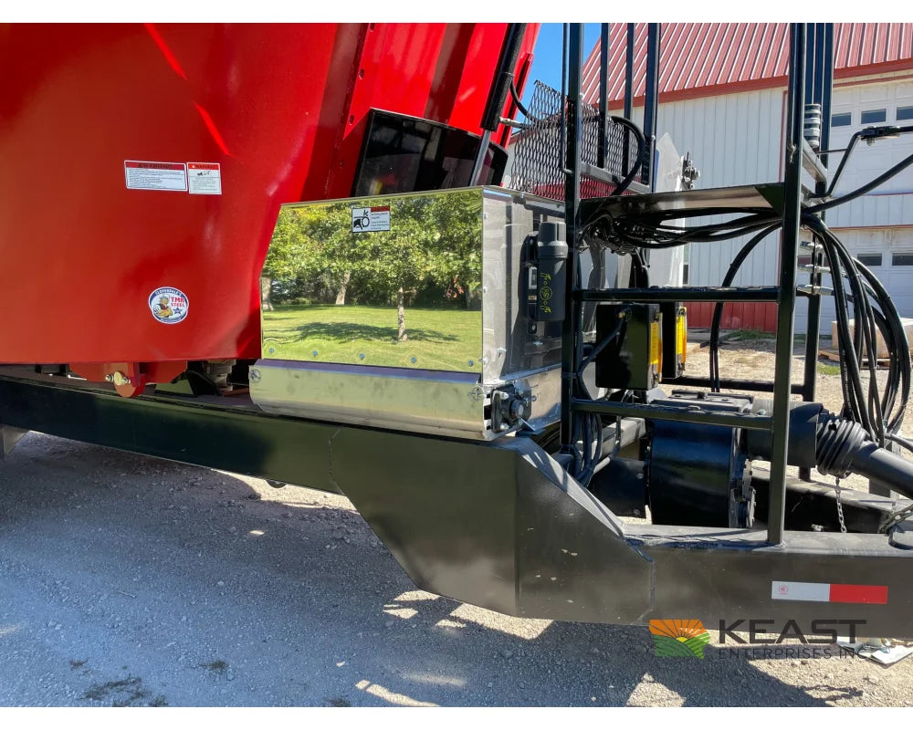 Cloverdale 900T Feed Wagon 900 cu ft Twin Auger 640XL Scale Feed Wagons