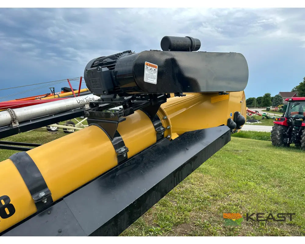Convey-All 2218 Transfer Conveyor Railcar Hopper 10 HP Single-Phase 4 5/8’’ Clearance Conveyors