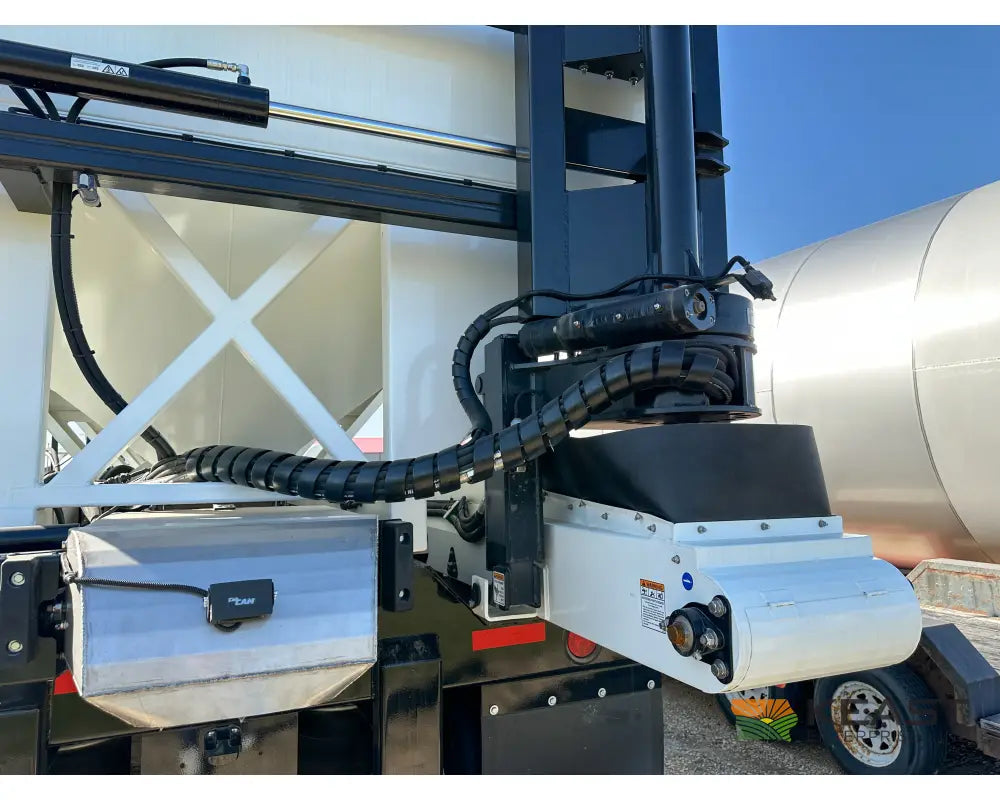 Convey-All CST1550 Seed Tender Trailer 1,550 cu ft 6 Compartments 50 HP Diesel Conveyors