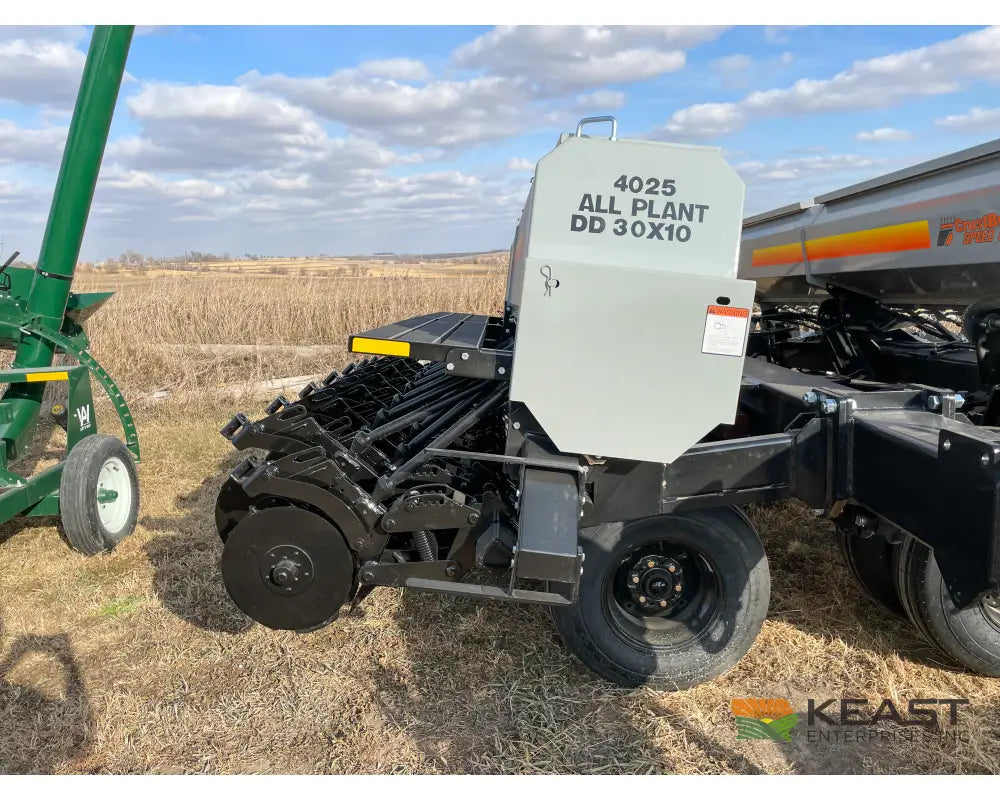 Crustbuster 4025 All Plant 25’ Drill 10’’ Spacing Mechanical Drive Drills and Seeders