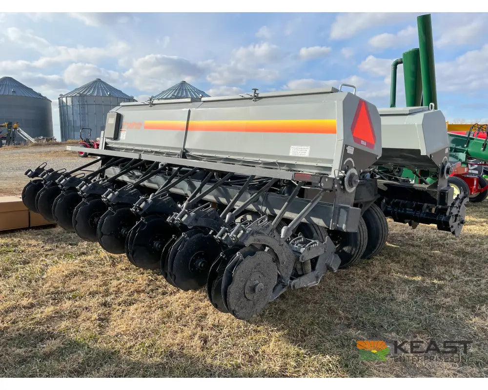 Crustbuster 4025 All Plant 25’ Drill 10’’ Spacing Mechanical Drive Drills and Seeders