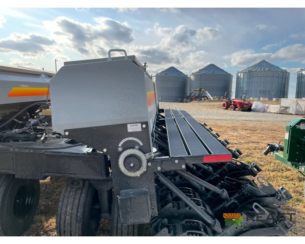 Crustbuster 4025 All Plant 25’ Drill 10’’ Spacing Mechanical Drive Drills and Seeders