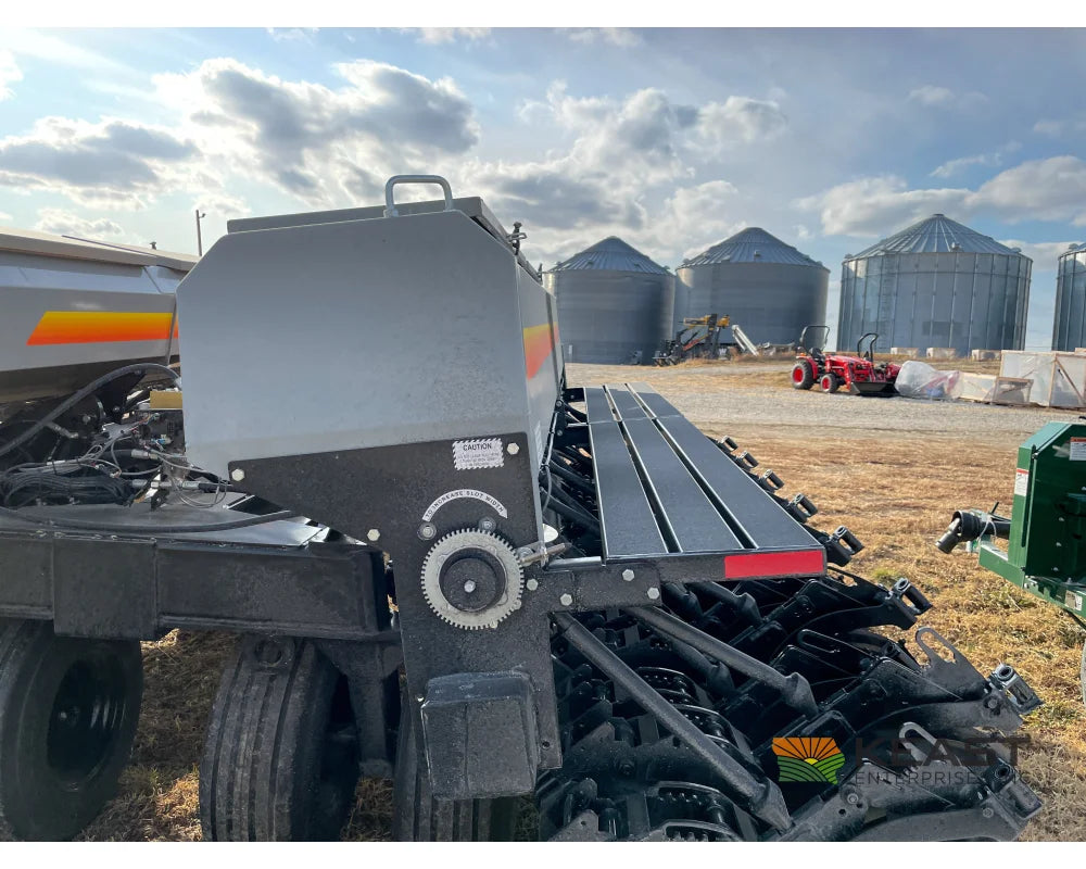 Crustbuster 4025 All Plant 25’ Drill 10’’ Spacing Mechanical Drive Drills and Seeders