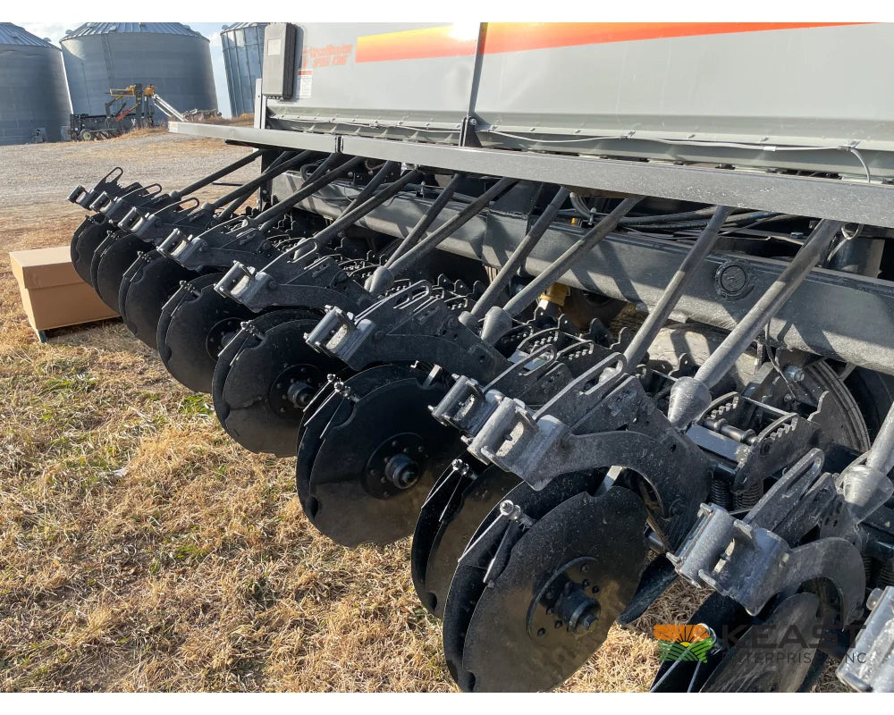 Crustbuster 4025 All Plant 25’ Drill 10’’ Spacing Mechanical Drive Drills and Seeders