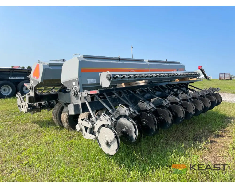 Crustbuster 4030 All Plant 30’ Drill 10’’ Spacing Mechanical Drive Drills and Seeders