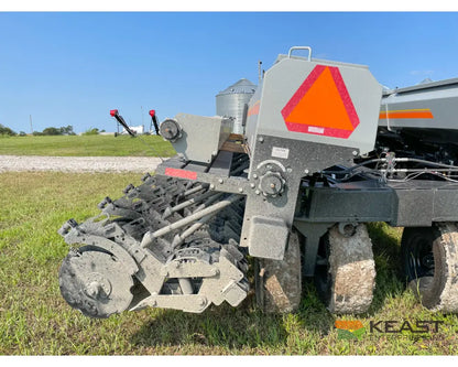 Crustbuster 4030 All Plant 30’ Drill 10’’ Spacing Mechanical Drive Drills and Seeders