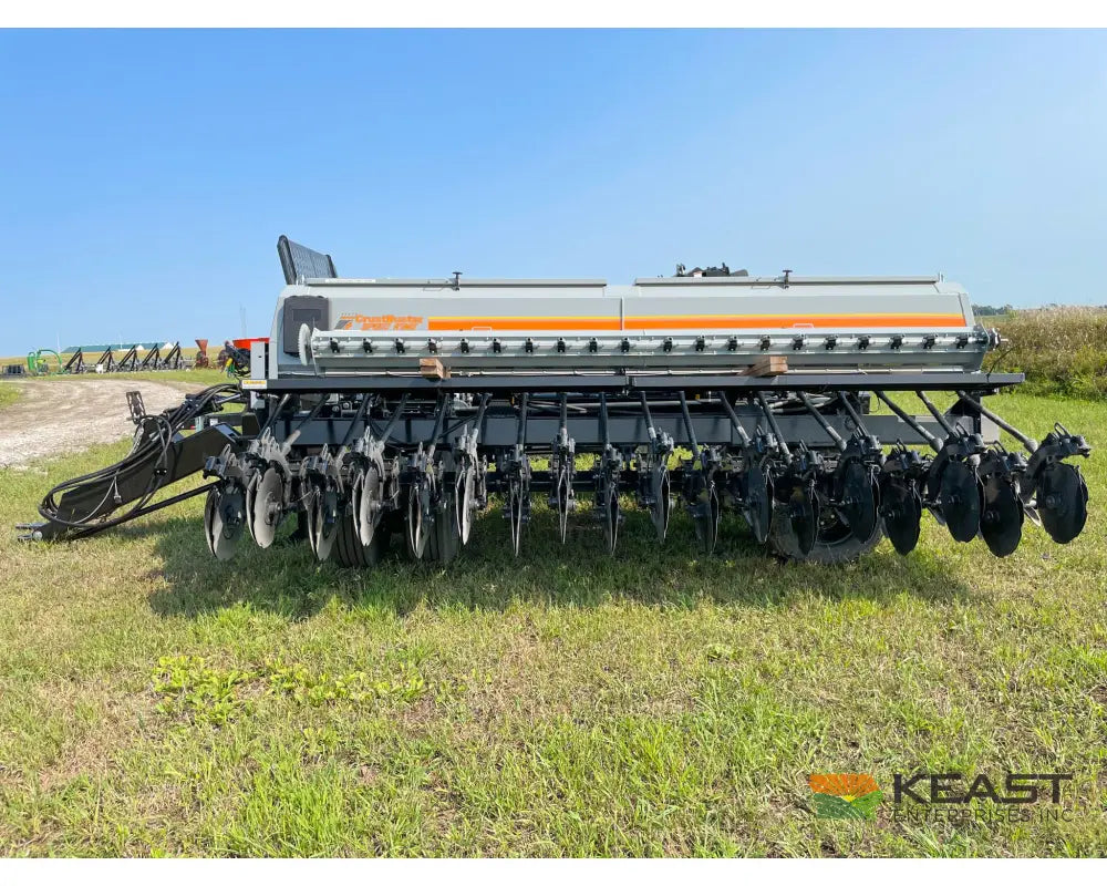 Crustbuster 4030 All Plant 30’ Drill 10’’ Spacing Mechanical Drive Drills and Seeders