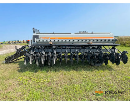 Crustbuster 4030 All Plant 30’ Drill 10’’ Spacing Mechanical Drive Drills and Seeders