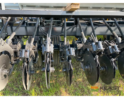 Crustbuster 4030 All Plant 30’ Drill 10’’ Spacing Mechanical Drive Drills and Seeders