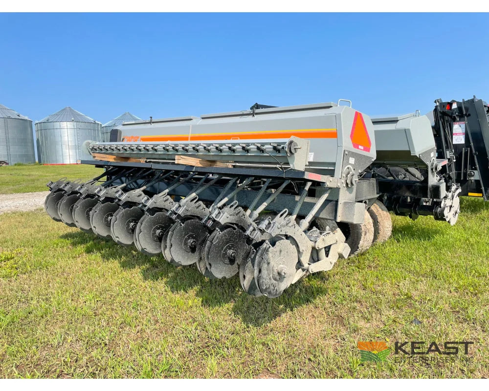 Crustbuster 4030 All Plant 30’ Drill 10’’ Spacing Mechanical Drive Drills and Seeders