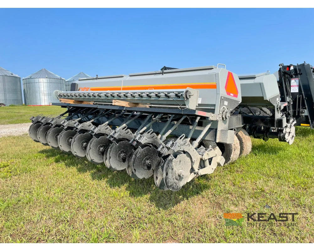 Crustbuster 4030 All Plant 30’ Drill 10’’ Spacing Mechanical Drive Drills and Seeders