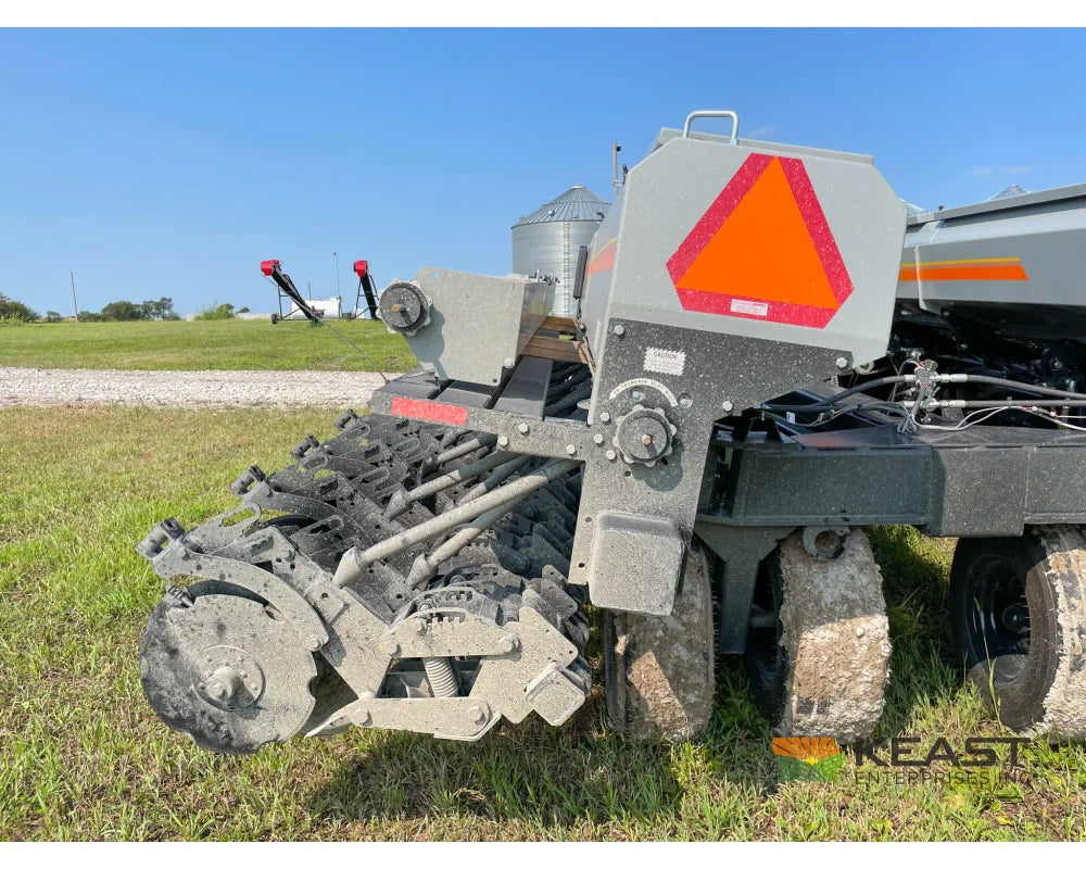 Crustbuster 4030 All Plant 30’ Drill 10’’ Spacing Mechanical Drive Drills and Seeders
