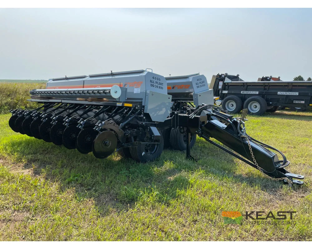 Crustbuster 4030 All Plant 30’ Drill 10’’ Spacing Mechanical Drive Drills and Seeders