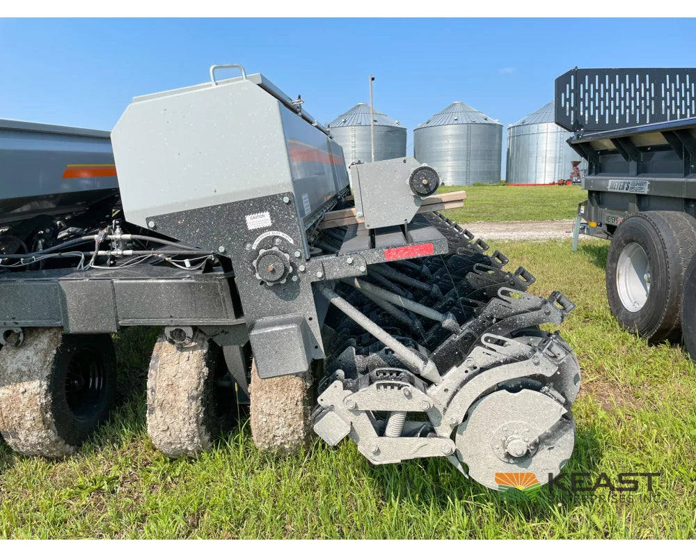 Crustbuster 4030 All Plant 30’ Drill 10’’ Spacing Mechanical Drive Drills and Seeders