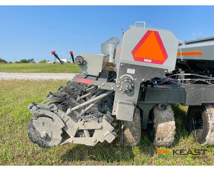Crustbuster 4030 All Plant 30’ Drill 10’’ Spacing Mechanical Drive Drills and Seeders