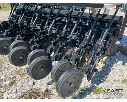Crustbuster 4610 All Plant 10’ Drill 10’’ Spacing Mechanical Drive Drills and Seeders