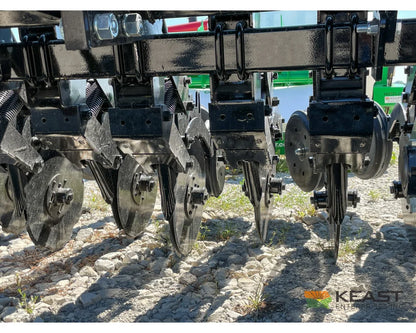 Crustbuster 4610 All Plant 10’ Drill 10’’ Spacing Mechanical Drive Drills and Seeders