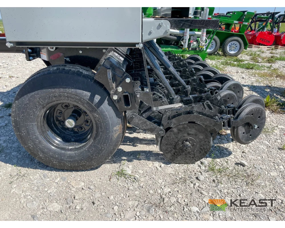 Crustbuster 4610 All Plant 10’ Drill 10’’ Spacing Mechanical Drive Drills and Seeders