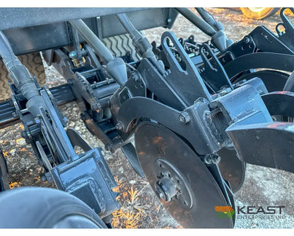 CrustBuster 4750 All Plant 50’ Drill 10’’ Spacing Mechanical Drive Drills and Seeders