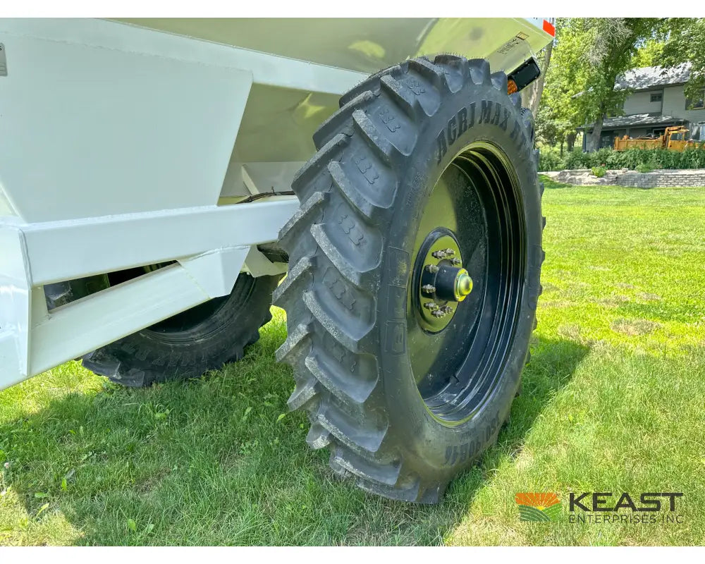Dalton Mobility 800 Fertilizer Spreader - 8-Ton Capacity Ground & Hydraulic Drive Fertilizer Spreaders