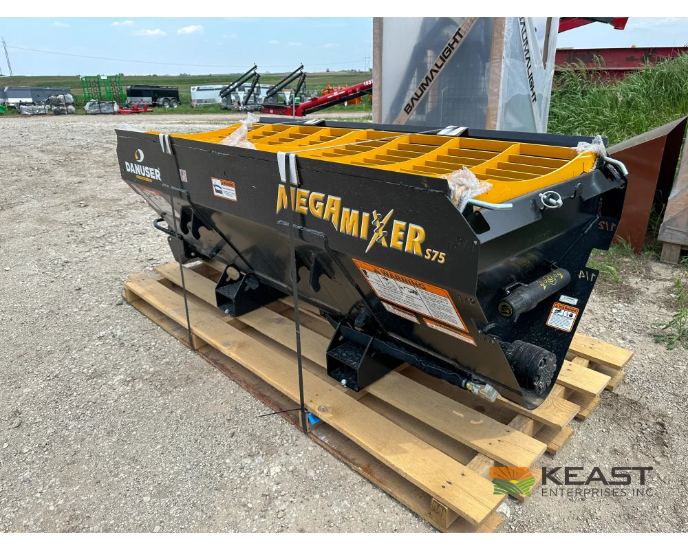 Danuser Mega Mixer Mixing Bucket - 3/4 Yard Capacity 8’’ Auger Skid Steer Mount S75 Mixing Bucket