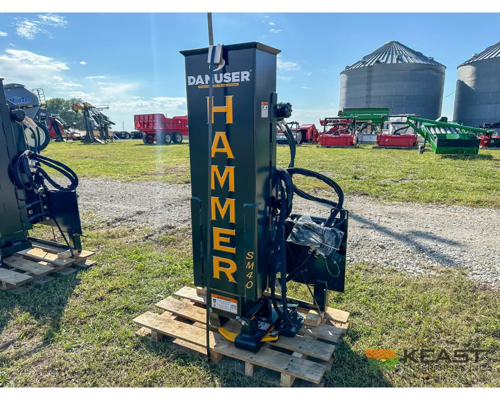 Danuser SM40 Post Driver Hyd Tilt Grapple 40’’ Stroke 96’’ Hoses 300 lb Hammer Skid Steer Mount Post Drivers