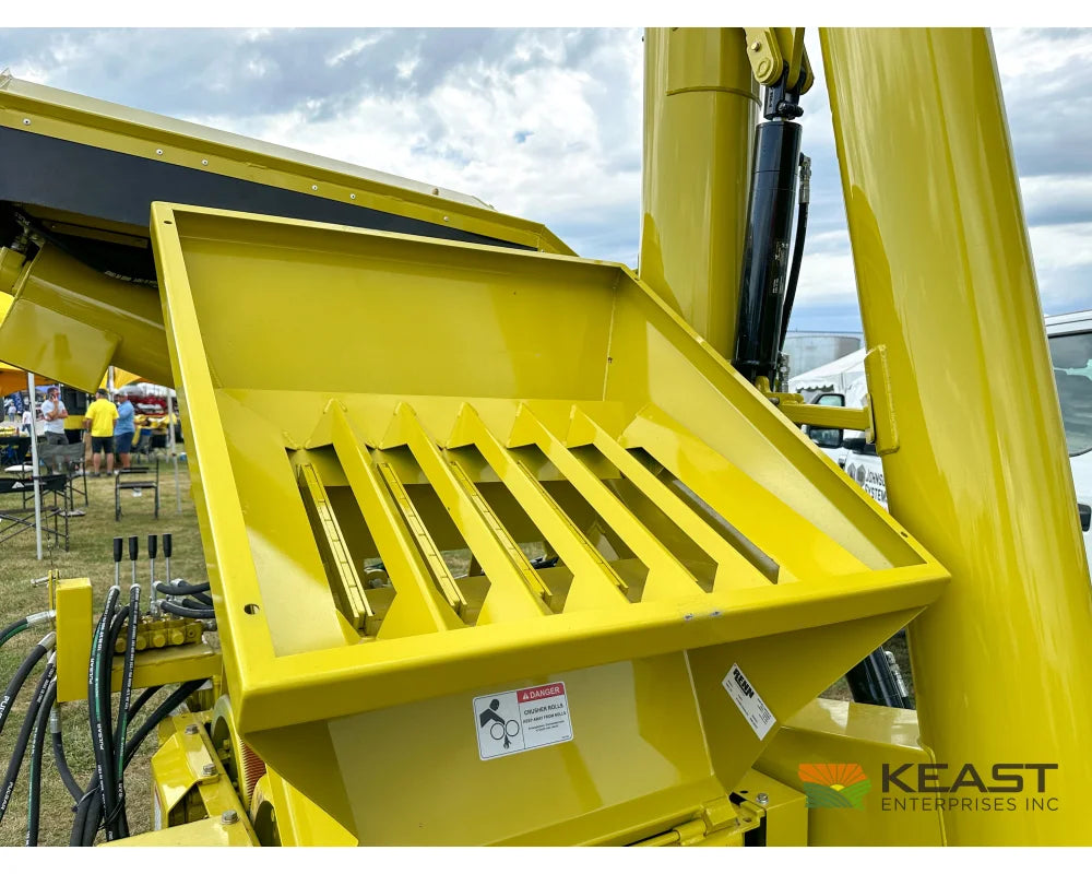 Degelman Renn RMC24 Roller Mill 16’’x24’’ Rolls Folding Feed Auger Discharge Auger Roller Mills
