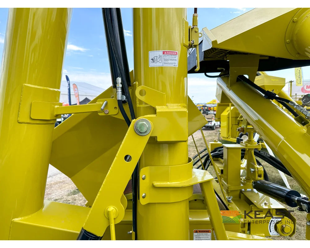 Degelman Renn RMC24 Roller Mill 16’’x24’’ Rolls Folding Feed Auger Discharge Auger Roller Mills