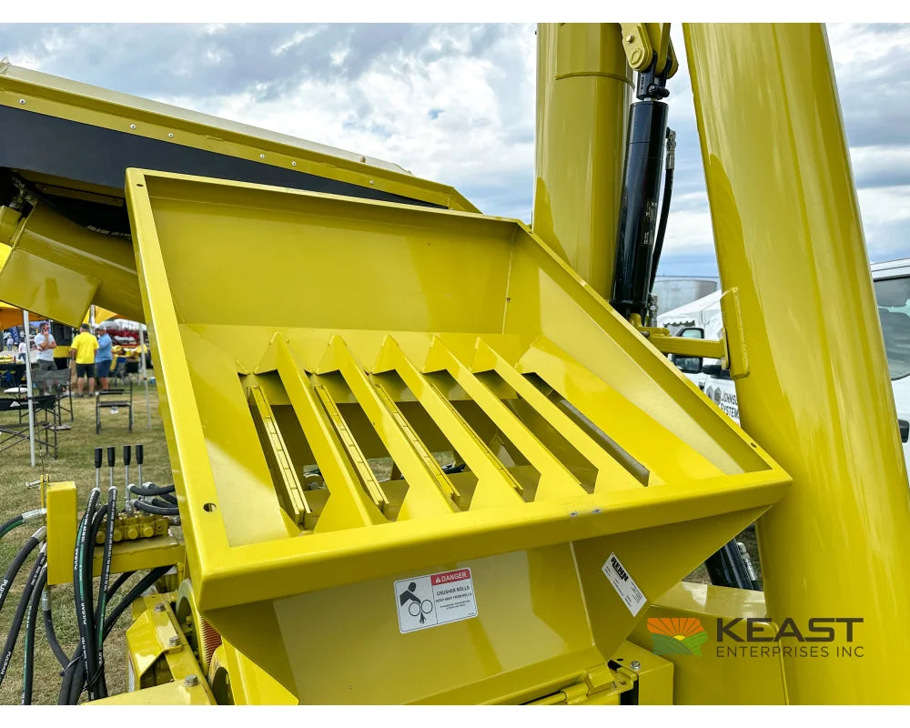 Degelman Renn RMC24 Roller Mill 16’’x24’’ Rolls Folding Feed Auger Discharge Auger Roller Mills