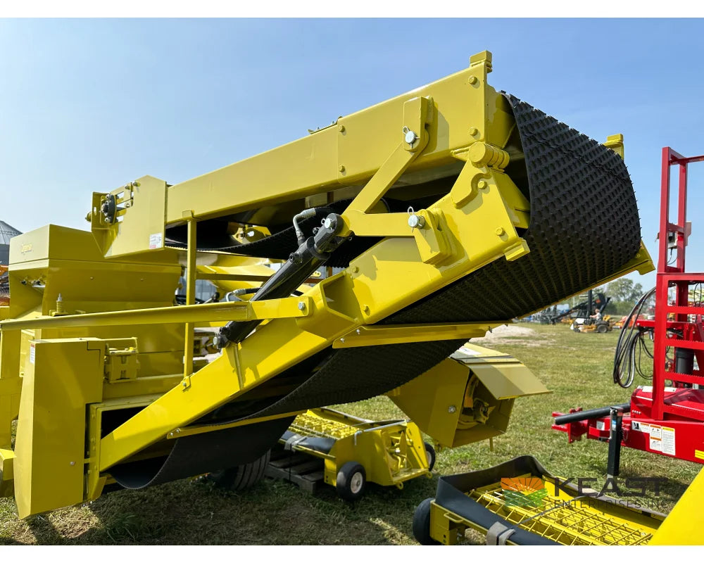 Degelman Renn RMC48 Roller Mill - PTO Drive Conveyor Discharge 16’’ x 48’’ Cast Rolls Roller Mills