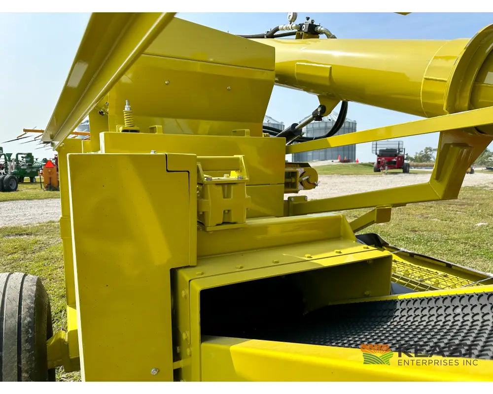 Degelman Renn RMC48 Roller Mill - PTO Drive Conveyor Discharge 16’’ x 48’’ Cast Rolls Roller Mills