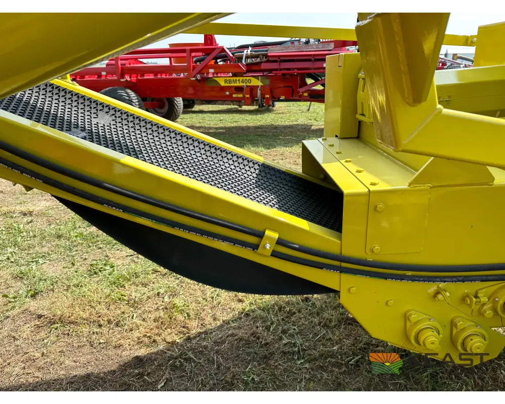 Degelman Renn RMC48 Roller Mill - PTO Drive Conveyor Discharge 16’’ x 48’’ Cast Rolls Roller Mills