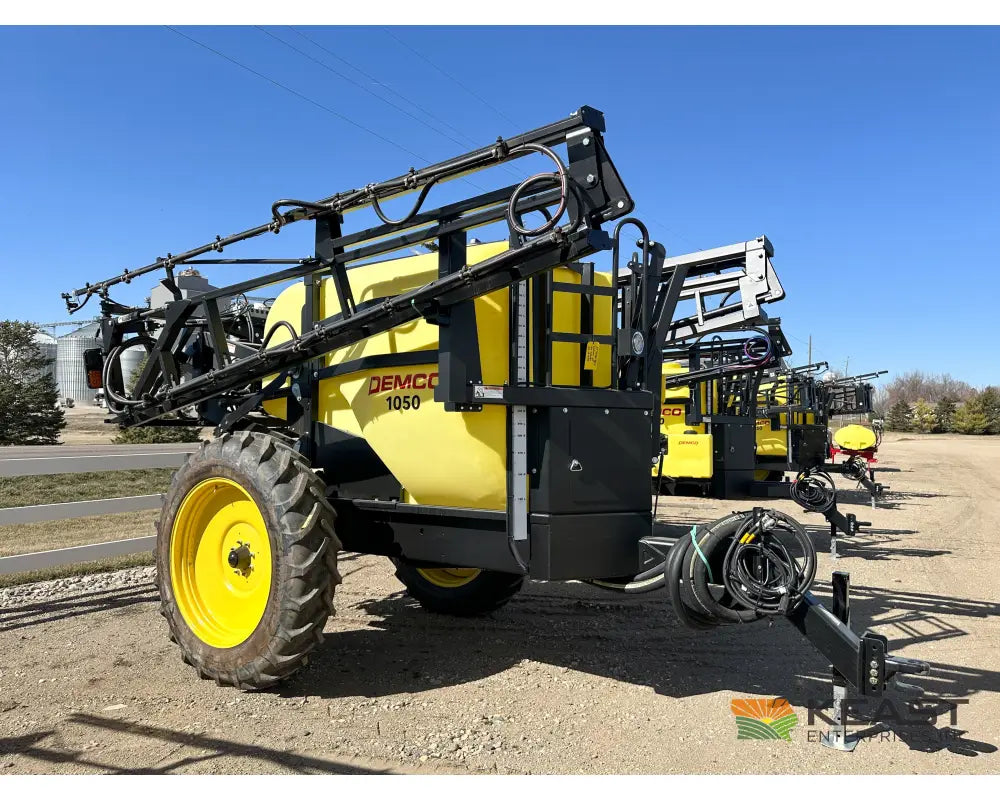 Demco 1050 Gallon Pull-Behind Field Sprayer 60’ Boom Ace Pump TeeJet 845 w/ GPS Speed Sprayers
