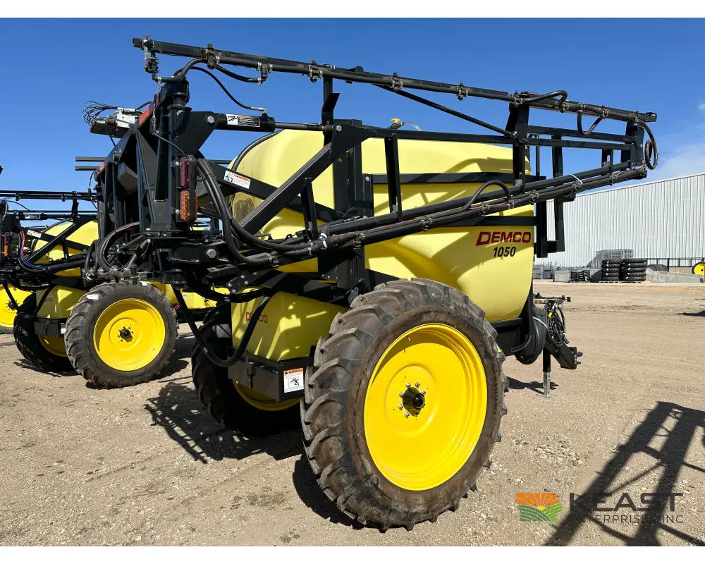 Demco 1050 Gallon Pull-Behind Field Sprayer 60’ Boom Ace Pump TeeJet 845 w/ GPS Speed Sprayers