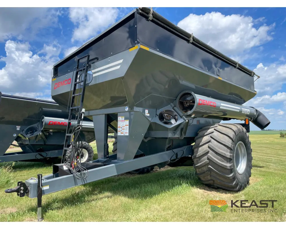 Demco 1100 Grain Cart - 1,100 Bushel Capacity Scales Roll Tarp 1050 Tires Grain Carts