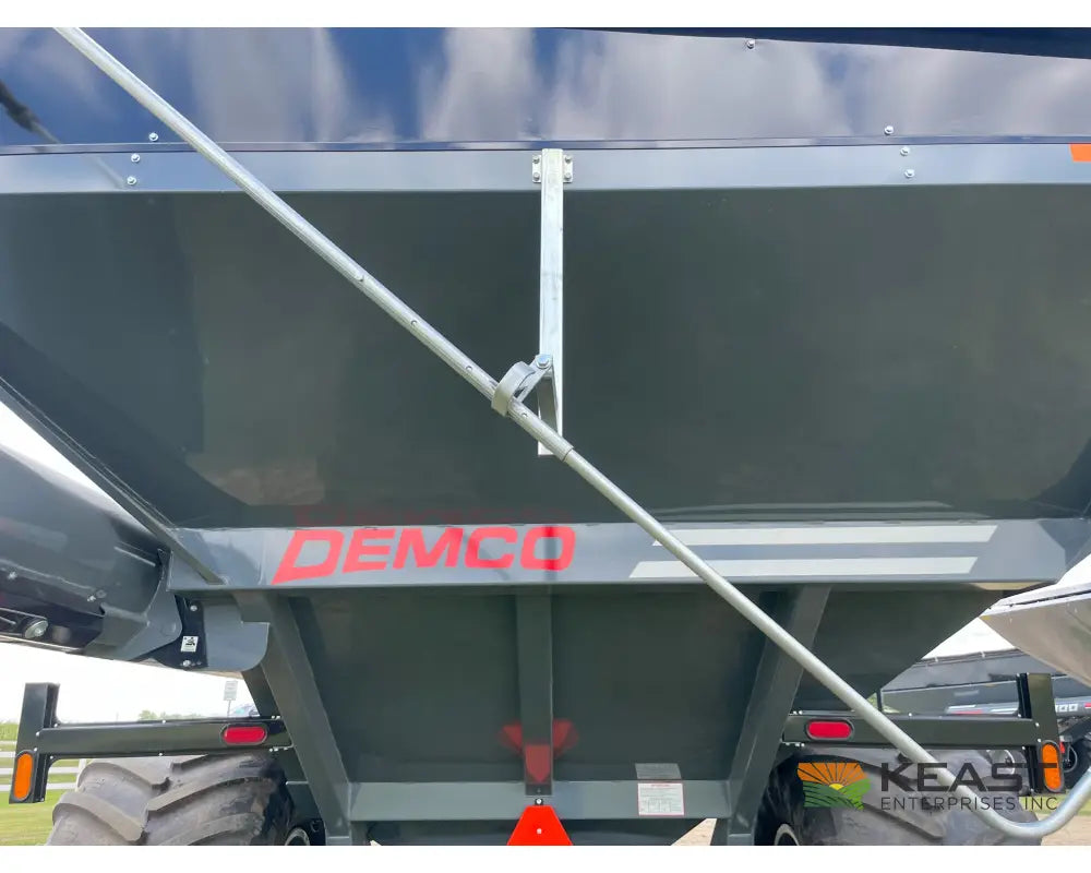 Demco 1100 Grain Cart - 1,100 Bushel Capacity Scales Roll Tarp 1050 Tires Grain Carts
