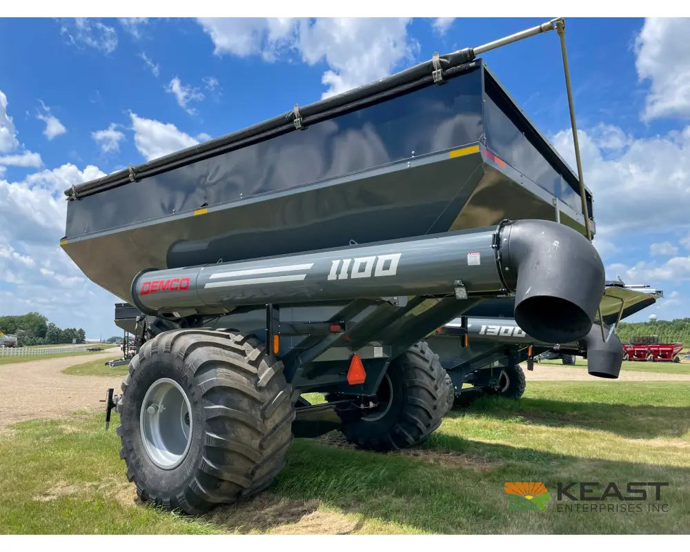 Demco 1100 Grain Cart - 1,100 Bushel Capacity Scales Roll Tarp 1050 Tires Grain Carts