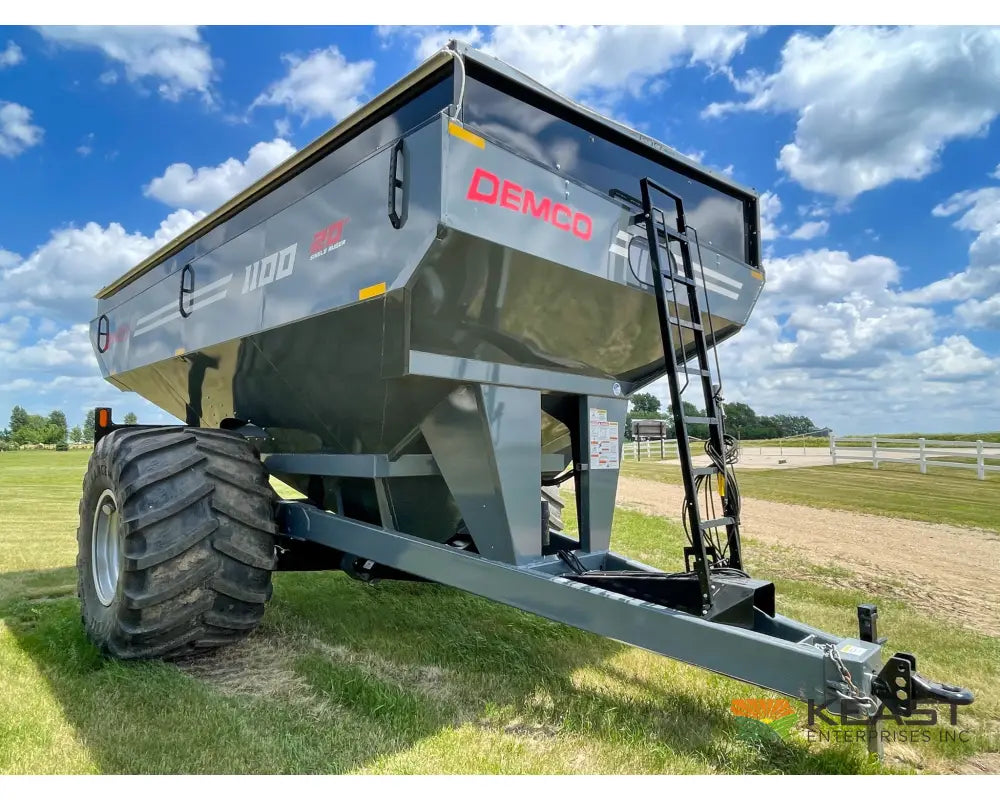 Demco 1100 Grain Cart - 1,100 Bushel Capacity Scales Roll Tarp 1050 Tires Grain Carts