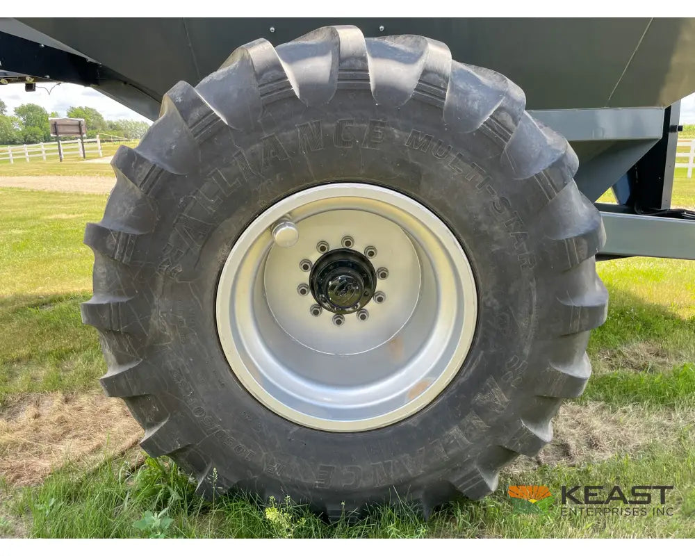 Demco 1100 Grain Cart - 1,100 Bushel Capacity Scales Roll Tarp 1050 Tires Grain Carts