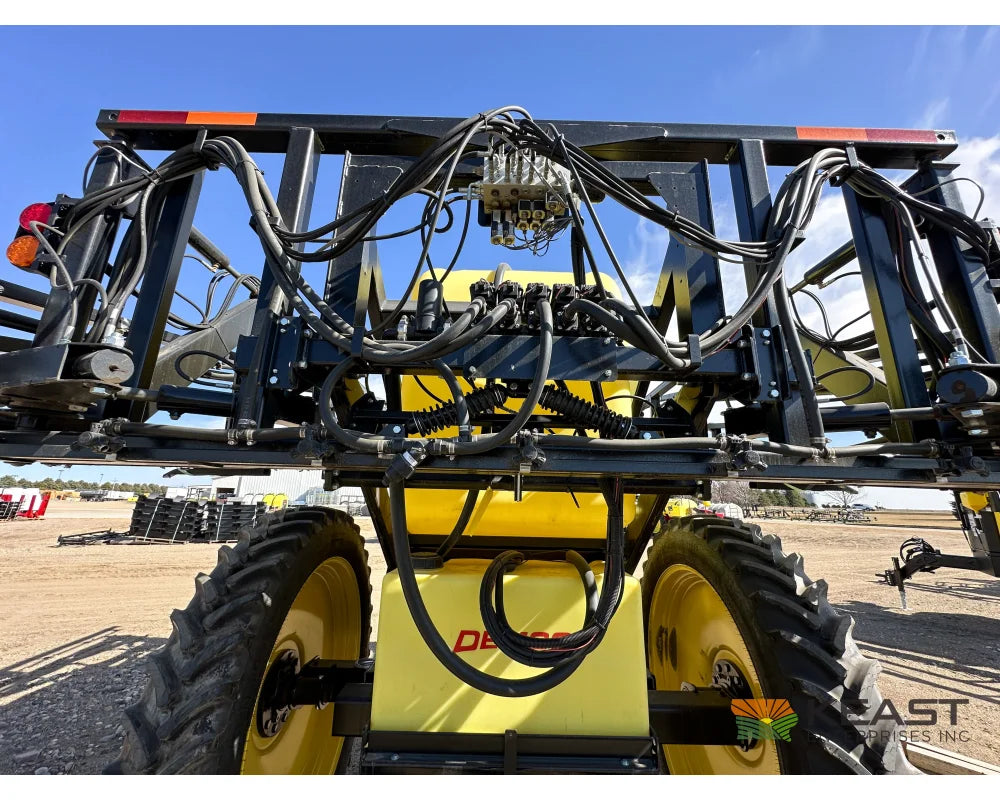 Demco 1250 Gallon Pull-Behind Field Sprayer 90’ Boom Ace Pump TeeJet Regulator Raven 450 Sprayers