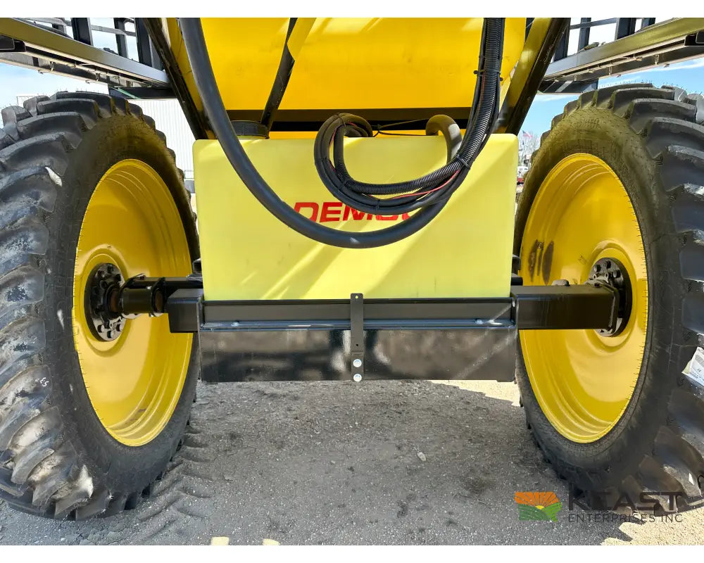 Demco 1250 Gallon Pull-Behind Field Sprayer 90’ Boom Ace Pump TeeJet Regulator Raven 450 Sprayers