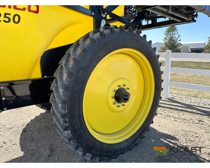 Demco 1250 Gallon Pull-Behind Field Sprayer 90’ Boom Ace Pump TeeJet Regulator Raven 450 Sprayers