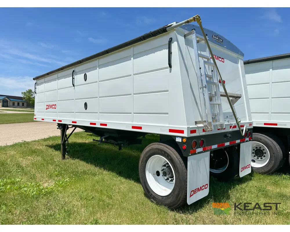 Demco 28’ Hopper Bottom Grain Trailer 765 Bushel Heaped Capacity Roll Tarp Grain Trailers