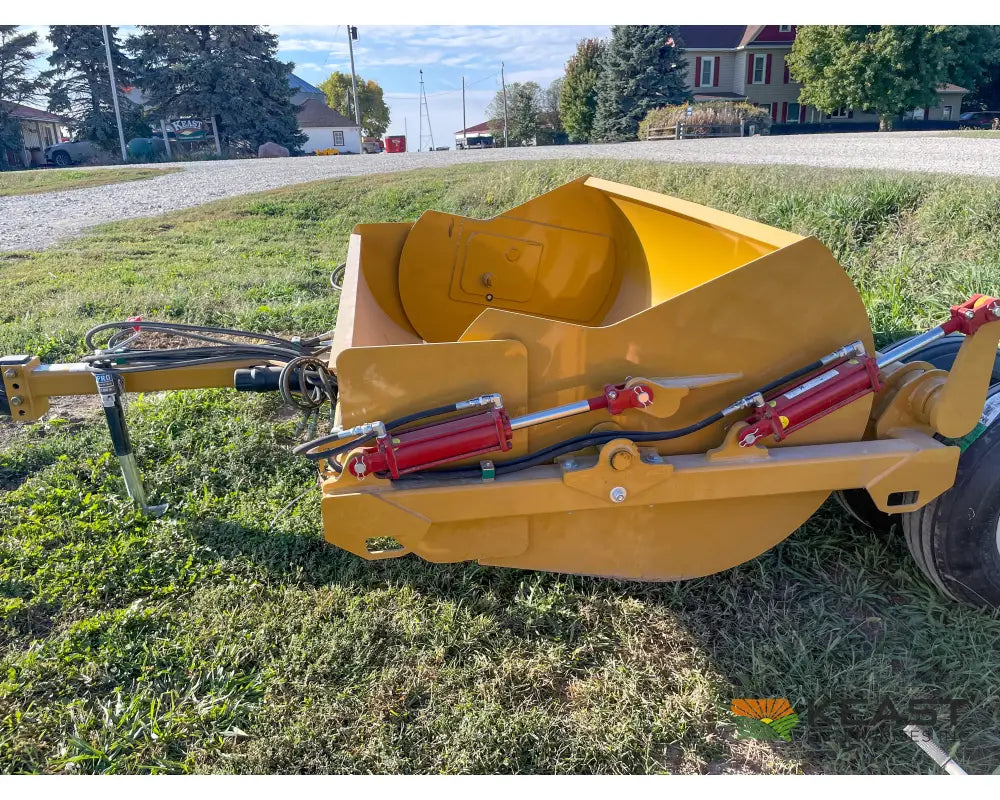Durabilt DP84HCDB 4.5 Yard Dirt Pan Scraper - 4.5 yd Capacity 84’’ Width Dirt Pans
